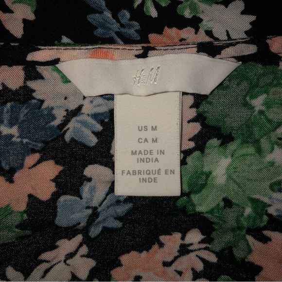 H&M Top Women’s Size M Floral Hem Tie Crop Top Quarter Sleeve Button Front - Picture 4 of 5